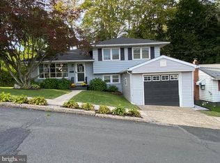 412 Pulaski Dr, Pottsville, PA 17901