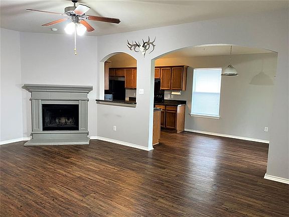 3rd image of 209 Angelina Dr