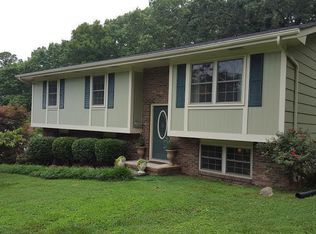 905 Crest Dr, Chickamauga, GA 30707