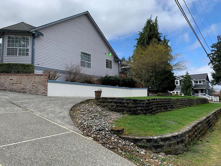 1033 S 232nd St — Photo 3