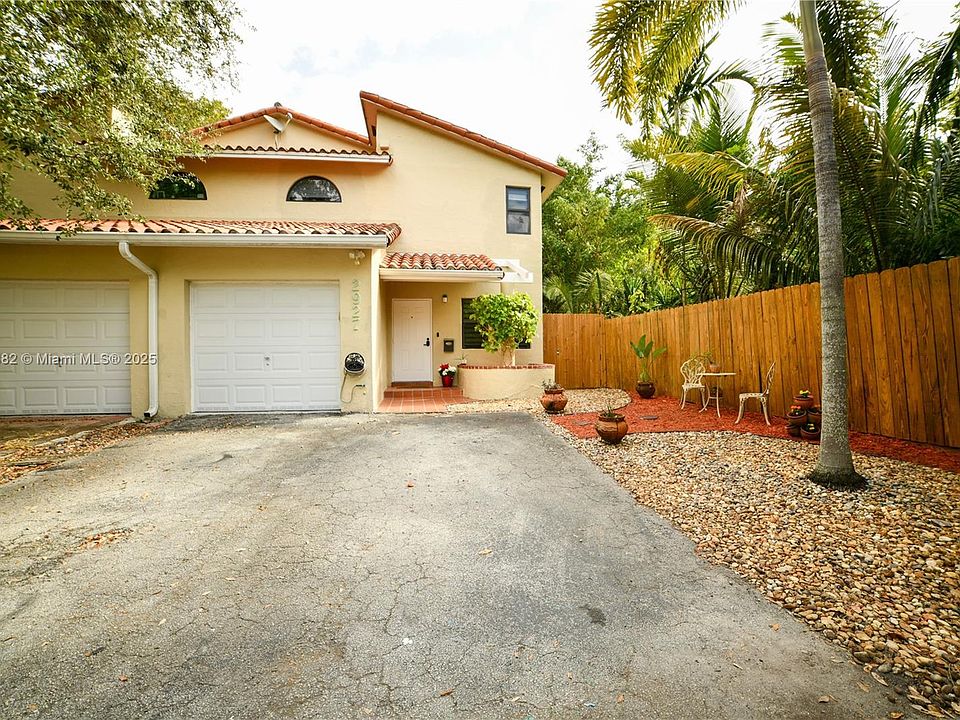 1st image of 2927 Catalina St #4