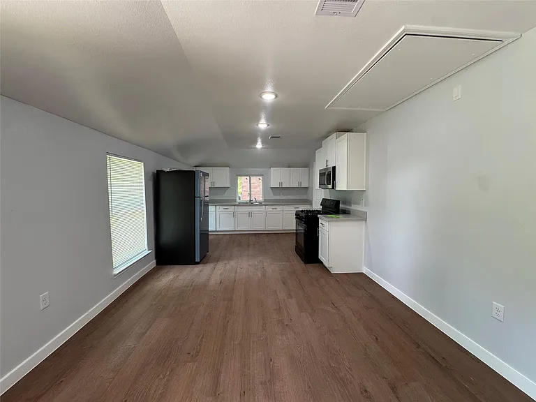 10437 Barnham St — Photo 5