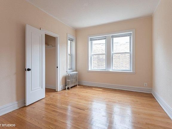 5th image of 2924 N Albany Ave #1E