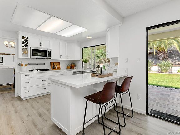 3rd image of 3408 Viewpoint Way
