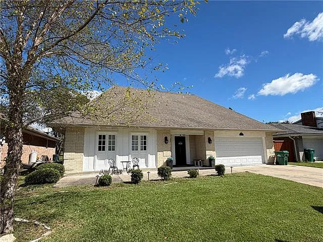 4 bed, 3.0 bath, 2746 sqft, $2,900 — Photo 1