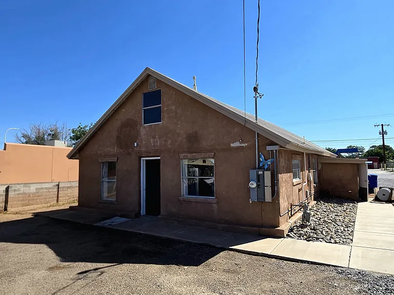 1805 N Valley Dr — Photo 9