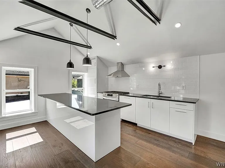 162 Allen St — Photo 13