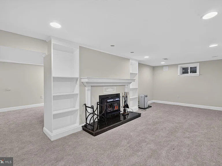 1813 Florin St — Photo 14