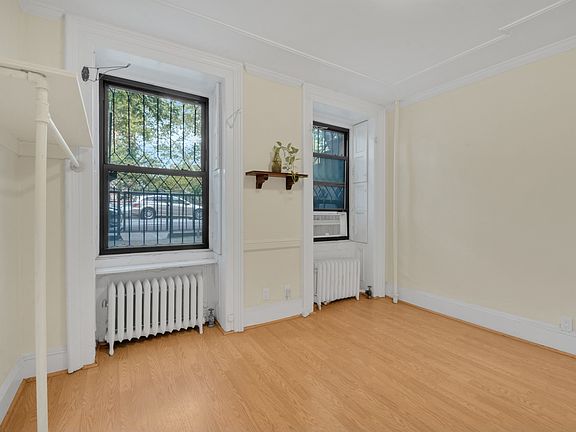 4th image of 310 E 120th St