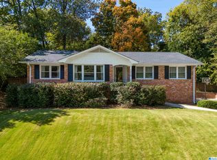 1216 Green Glen Rd, Vestavia Hills, AL 35216