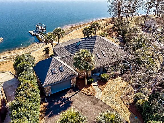 2nd image of 510 Yachting Rd