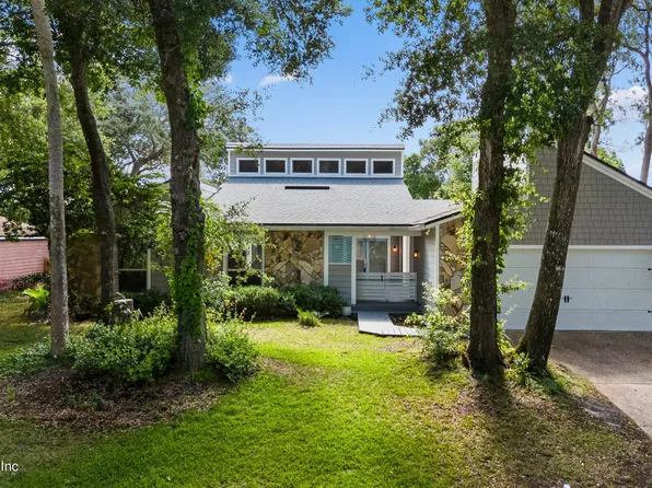 1833 TIERRA VERDE Drive, Atlantic Beach, FL 32233