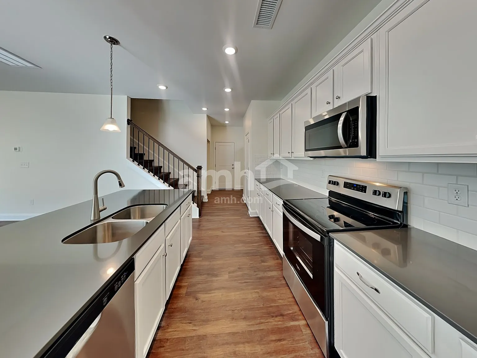 5 bed, 3.0 bath, 2513 sqft, $3,000 — Photo 3