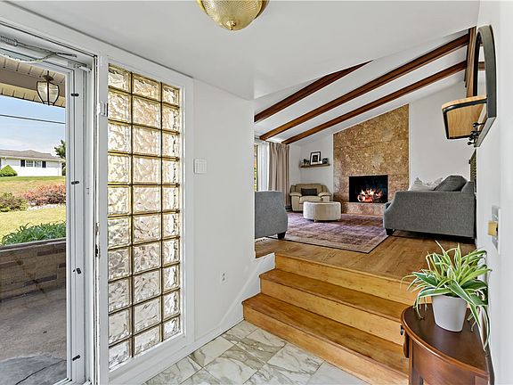 4th image of 113 Hague Ln