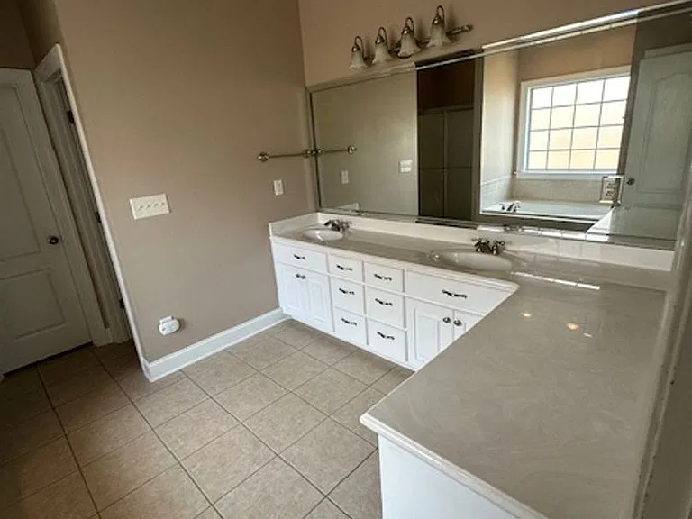 113 Ashton Oak Ct — Photo 4