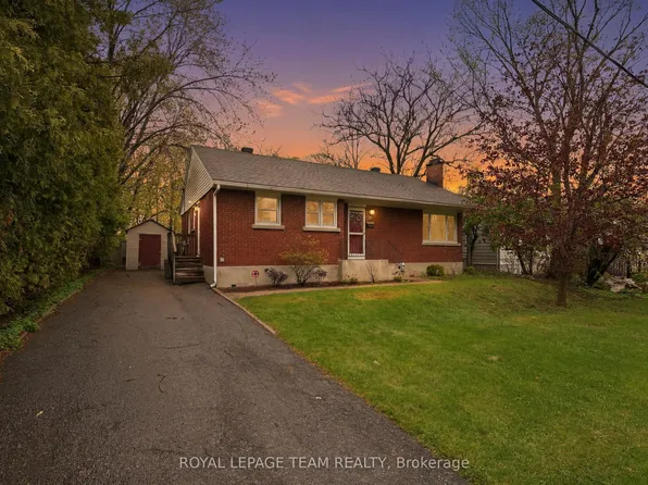 49 Crownhill St, Ottawa, ON K1J 7K5