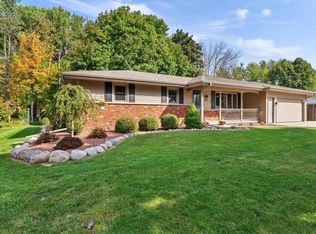 1433 Lee Cir, Manitowoc, WI 54220