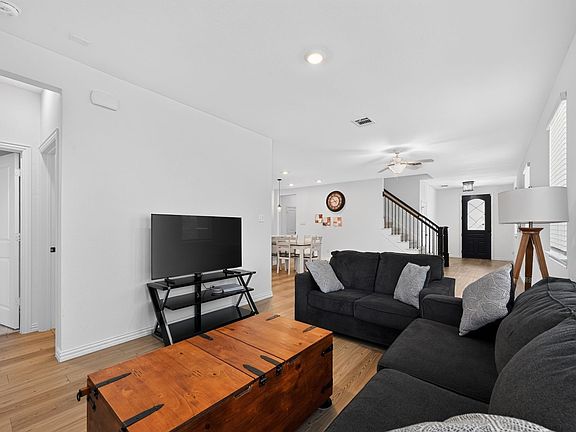 4th image of 1678 Gracehill Way
