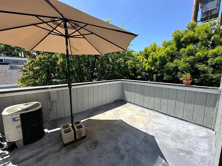 109 S Sierra Madre Blvd — Photo 20