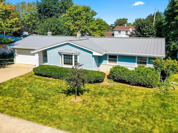 526 Kessler Dr, Neenah, WI 54956