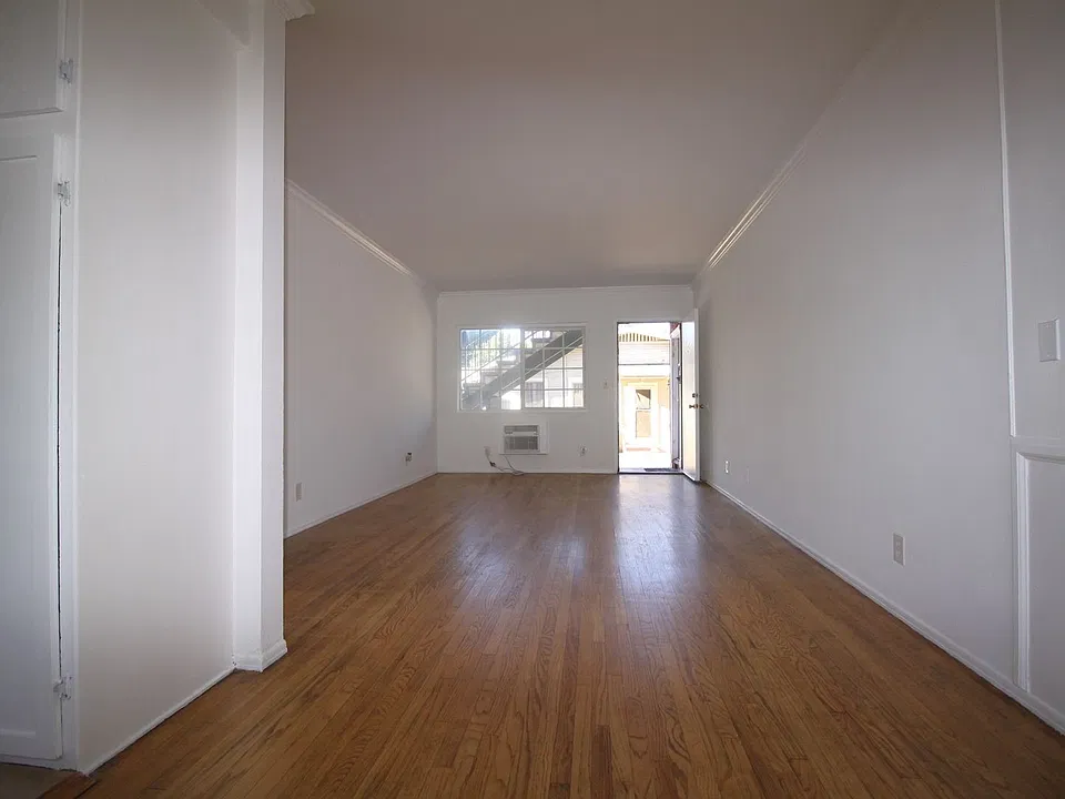 326 MacNeil St