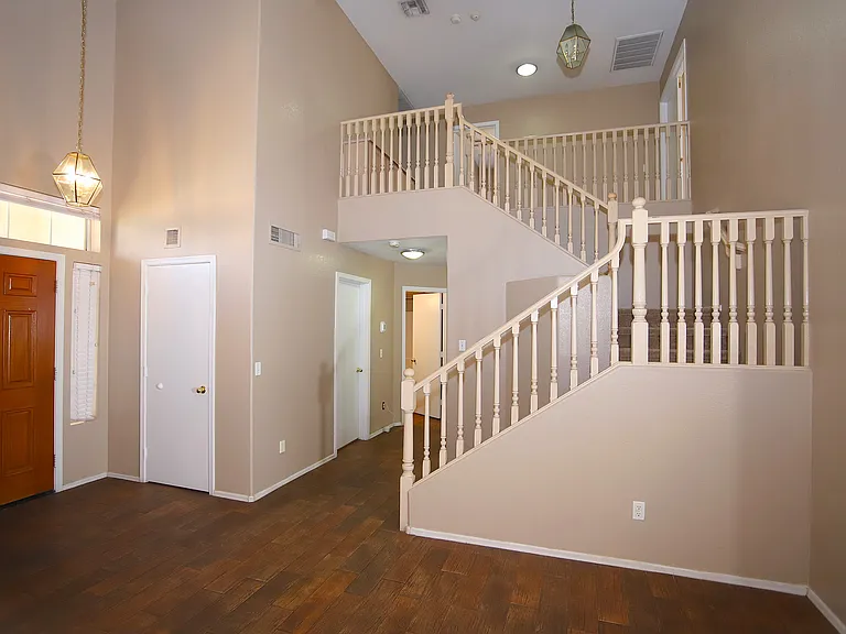 842 N Naples Dr — Photo 8