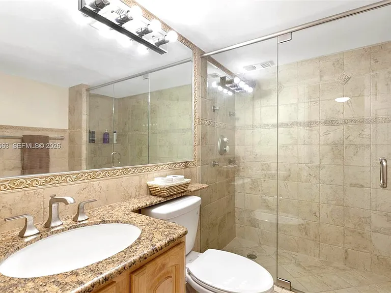 600 NE 36th St #1717 — Photo 13