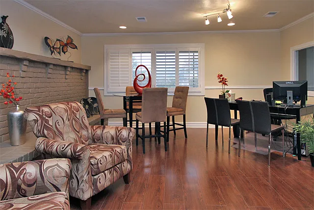 Royal Ridge Apartments — Photo 4