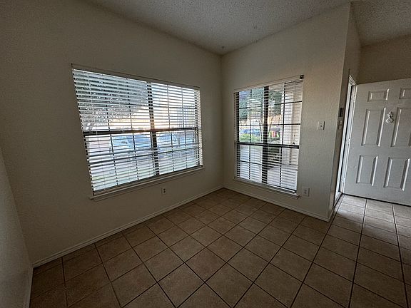 4th image of 1933 Island Cir #112