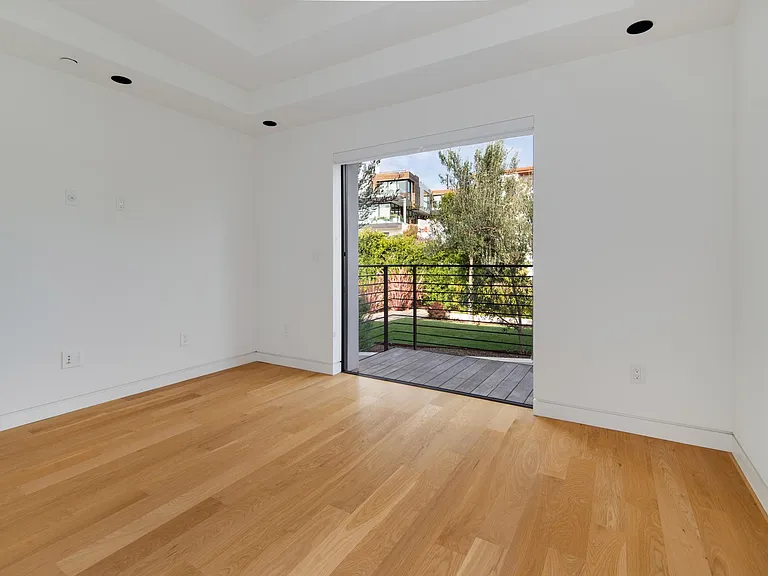 902 Berkeley St — Photo 11