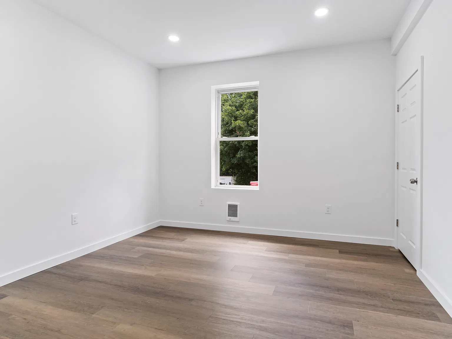 2 bed, $1,350 — Photo 4