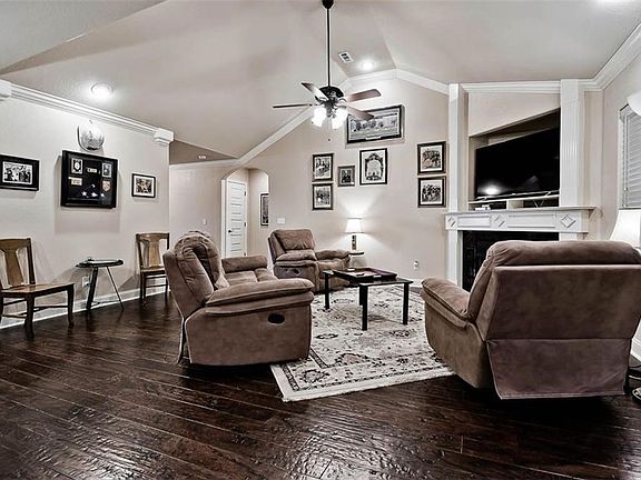 3rd image of 3201 SW Briar Creek Ave