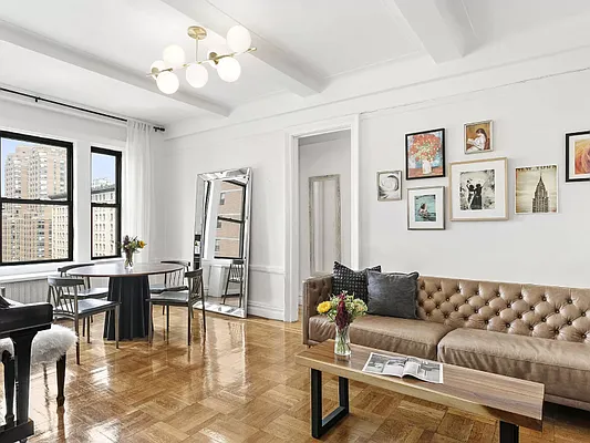 Rented by Metropolitan Equities | media 9