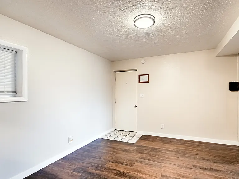 512 Elmwood Dr #1 — Photo 4