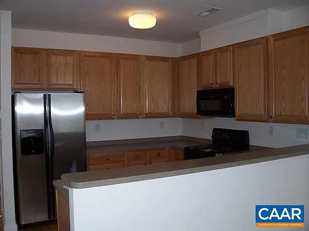 544 Summerford Ln — Photo 3
