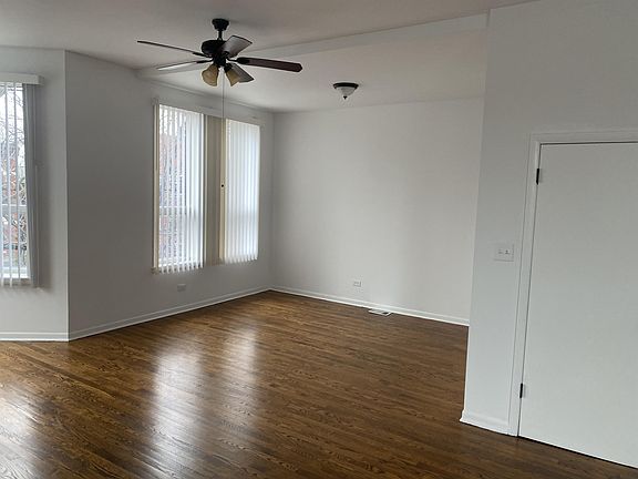 LARGE LIVING ROOM/DINING AREA WITH LARGE WALK IN CLOSET