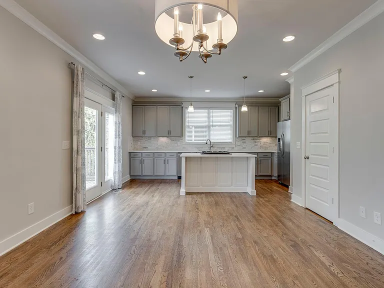1514 Kirkwood Ave — Photo 6