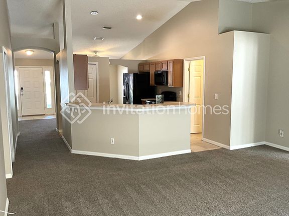 3rd image of 1130 Saturn St SE