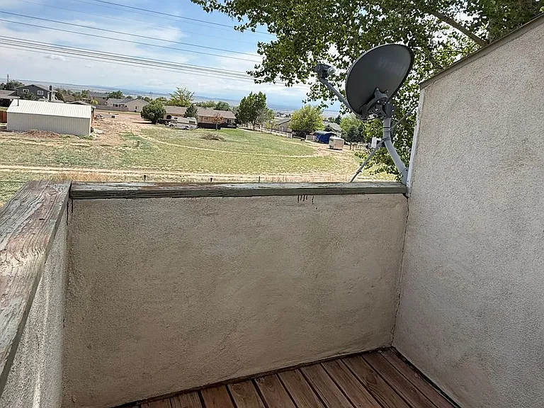 Elbow Dr W 228-230 — Photo 9