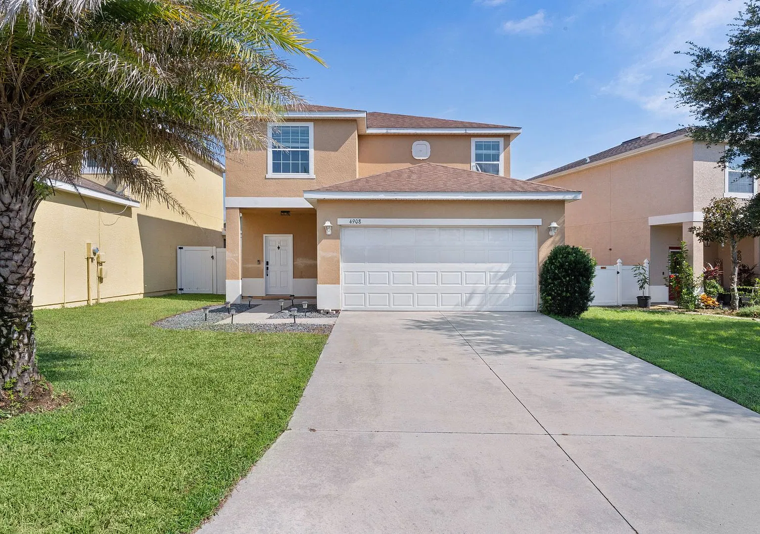 Spacious 4-Bedroom Home for Rent in Oxford, FL! — Photo 1