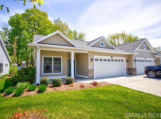 1003 Maplewood Ct, Holland, MI 49423