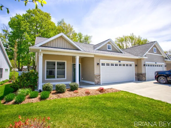 1003 Maplewood Ct, Holland, MI 49423