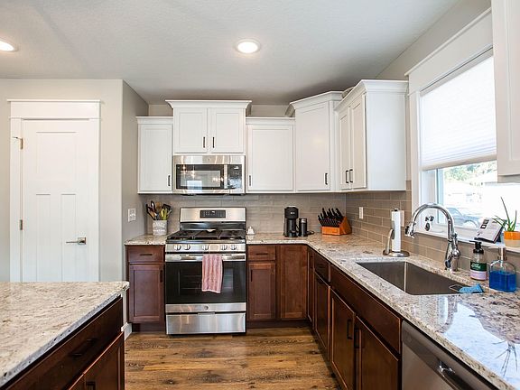 4th image of 4804 Plumthicket Dr