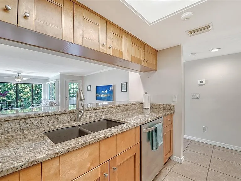 835 S Osprey Ave #201 — Photo 11