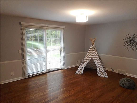5th image of 25 Framingham Ln