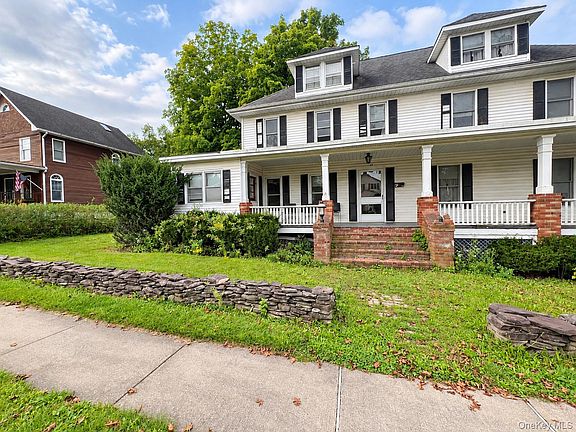 2nd image of 39 Maple Avenue