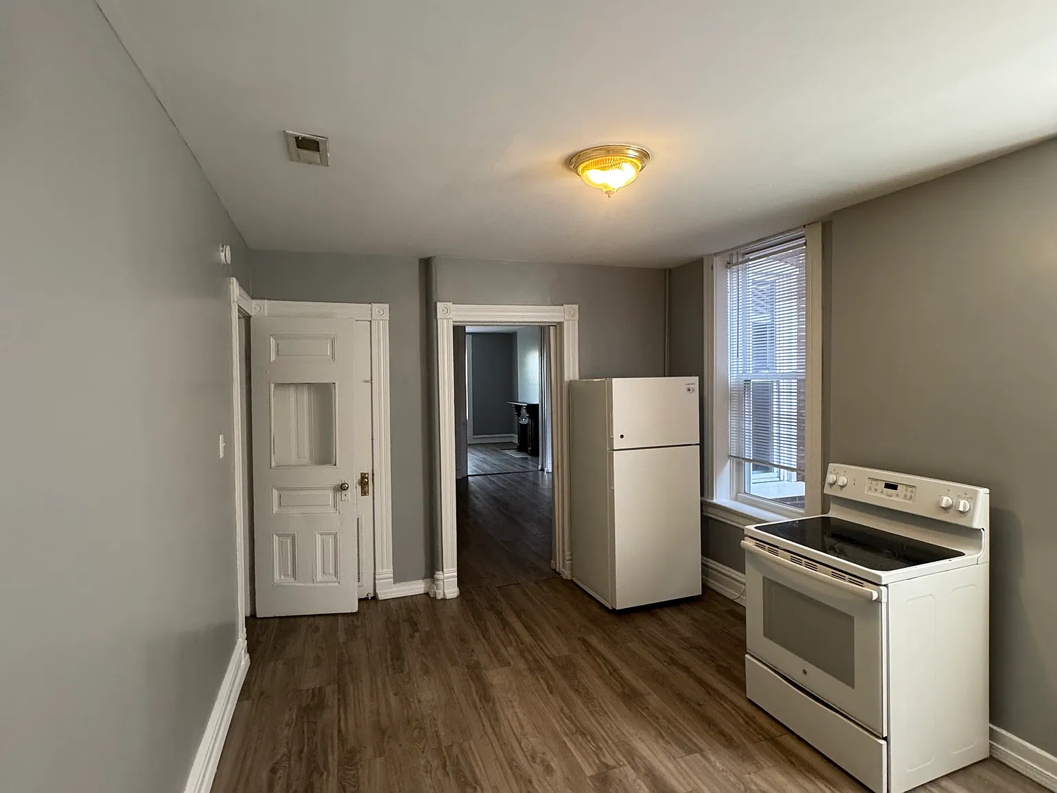 3 bed, 1600 sqft, $1,800 — Photo 2