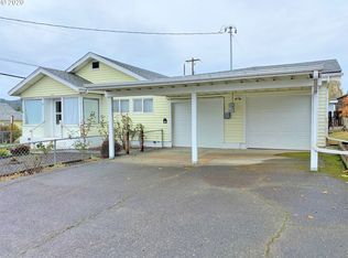 626 E 10th St, Coquille, OR