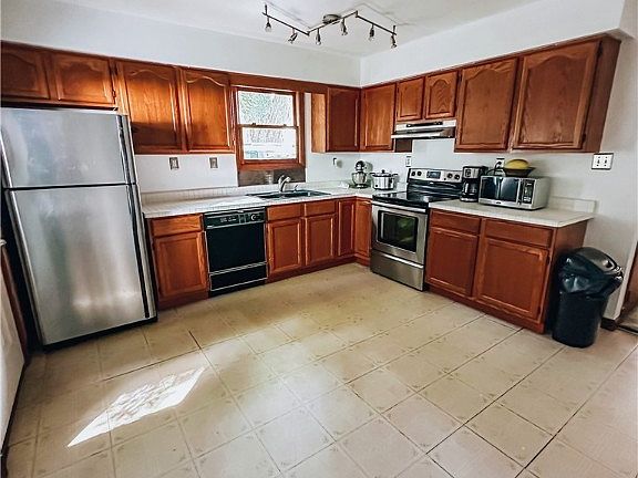 5th image of 949 Cottage Ave