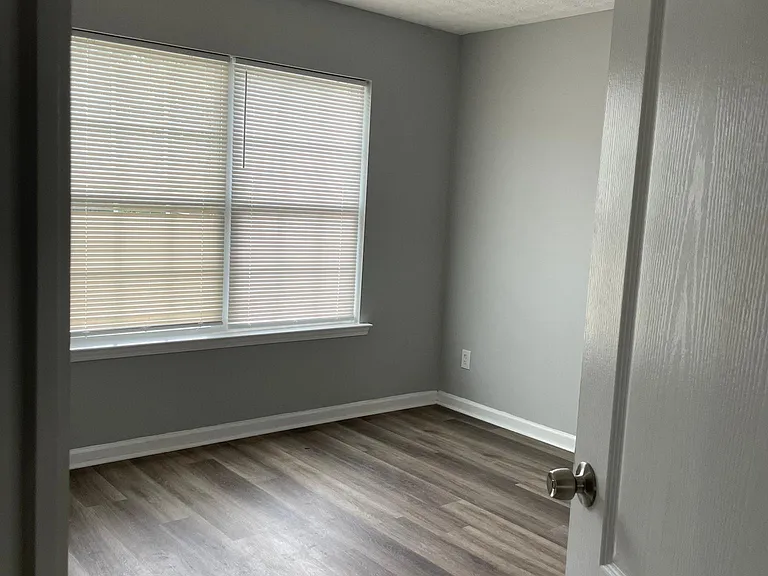 265 Victoria Blvd — Photo 5